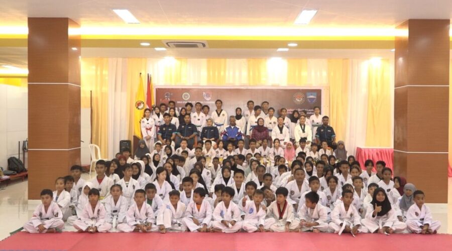 Peserta Taekondow