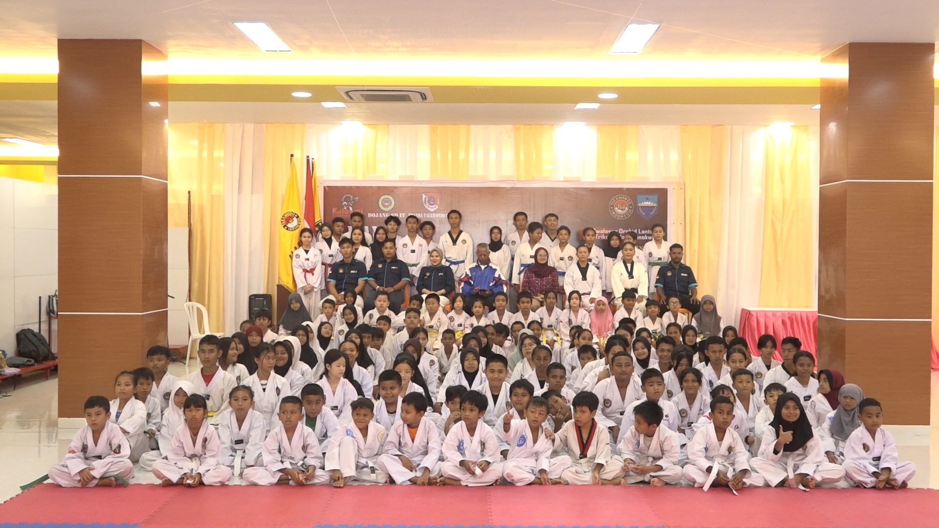 Peserta Taekondow